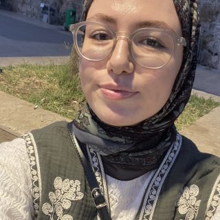 Emine L. öğretmen profil fotoğrafı
